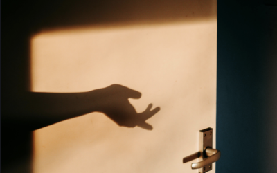 Nematomos durys: kai dizainas kalba tyliai